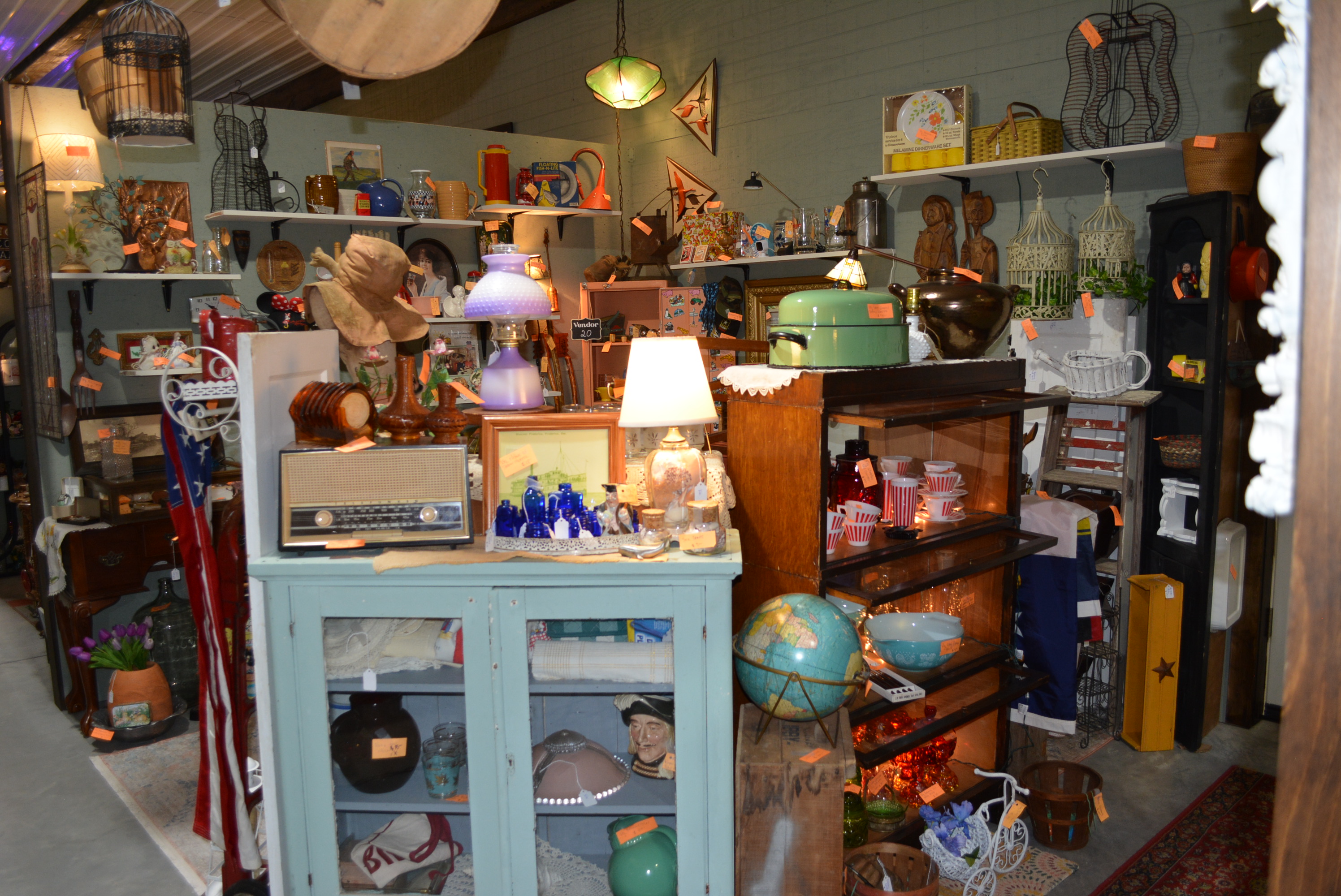 Inside Ole Vintage Finds