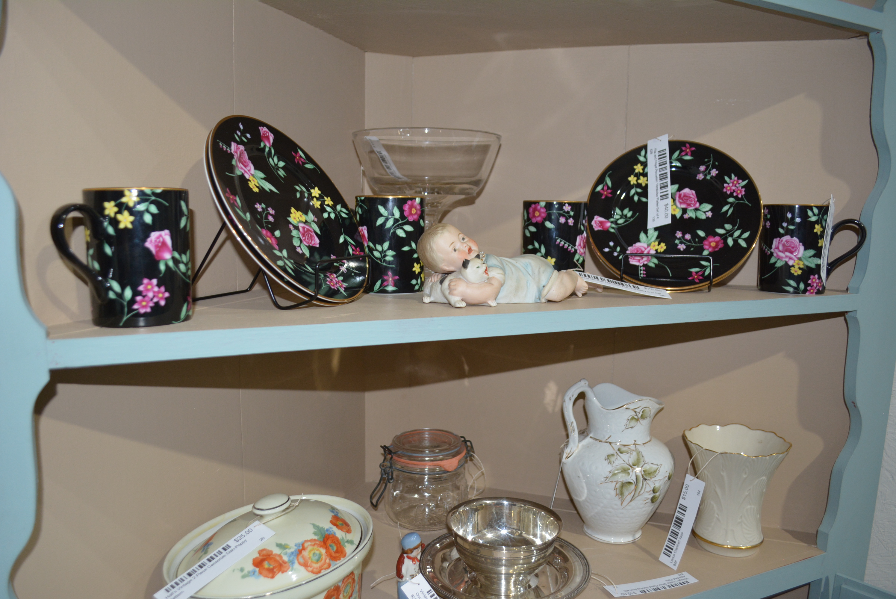 Inside Ole Vintage Finds