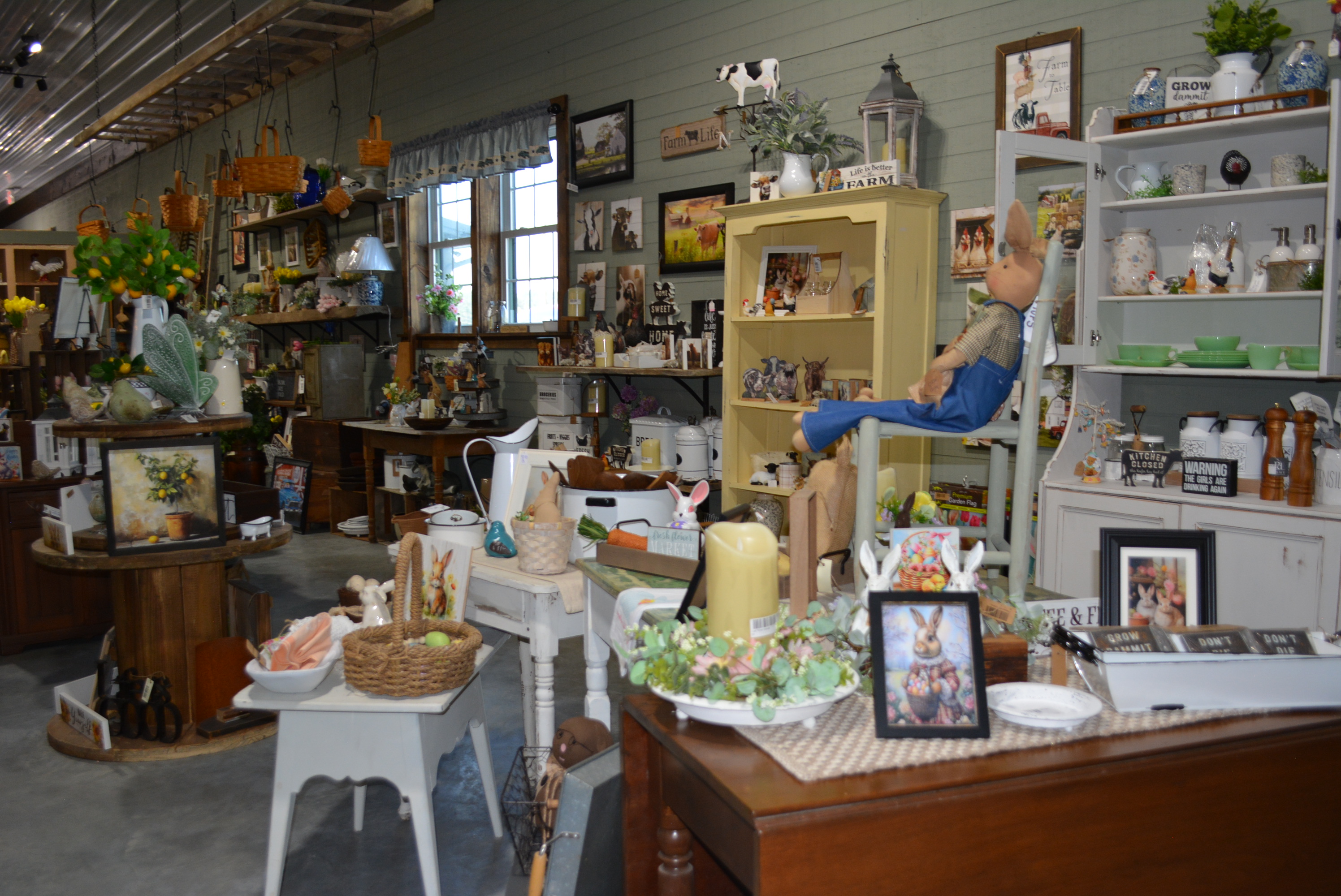 Inside Ole Vintage Finds