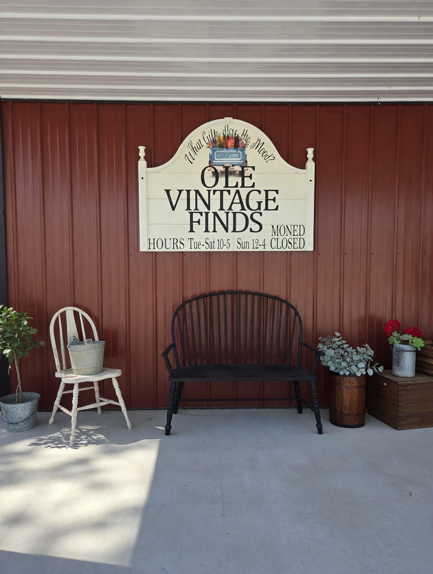 Ole Vintage Finds Logo